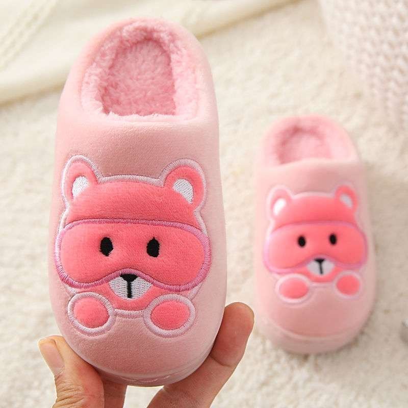 Chaussons douillets Doudounea pour enfant, design ourson rose mignon, intérieur douillet en peluche, parfait pour le confort à la maison