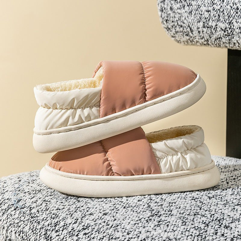 Chaussons matelassés Doudounea bicolores rose poudré et blanc avec doublure chaude en peluche, semelle antidérapante pour un confort optimal à la maison