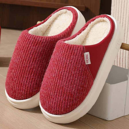 Chaussons mules tricotés rouges Doudounea avec doublure polaire blanche, semelle antidérapante pour un confort optimal à la maison