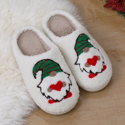 Chaussons douillets Doudounea motif gnome de Noël, blanc peluche avec design lutin vert et rouge, intérieur molletonné pour un confort optimal