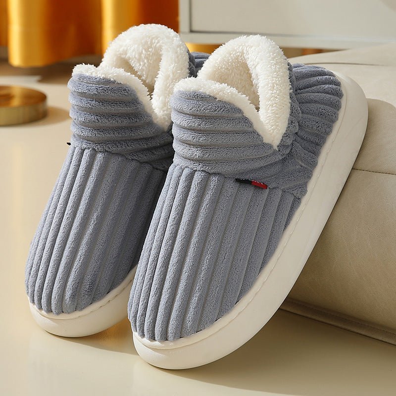 Chaussons Doudounea en velours côtelé gris avec doublure peluche blanche, semelle antidérapante design moderne pour un confort optimal à la maison