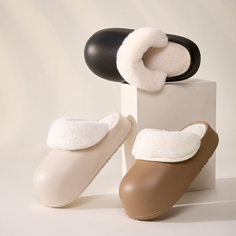 Chaussons d'intérieur Doudounea doublés en fourrure blanche, disponibles en noir, beige et marron, design minimaliste et élégant pour un confort optimal