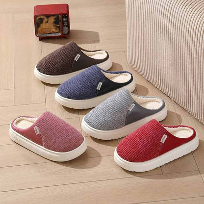 Chaussons mules Doudounea en tricot doublés fourrure, collection hiver disponible en 5 coloris - gris, bleu, marron, rose et rouge, semelle confort blanche