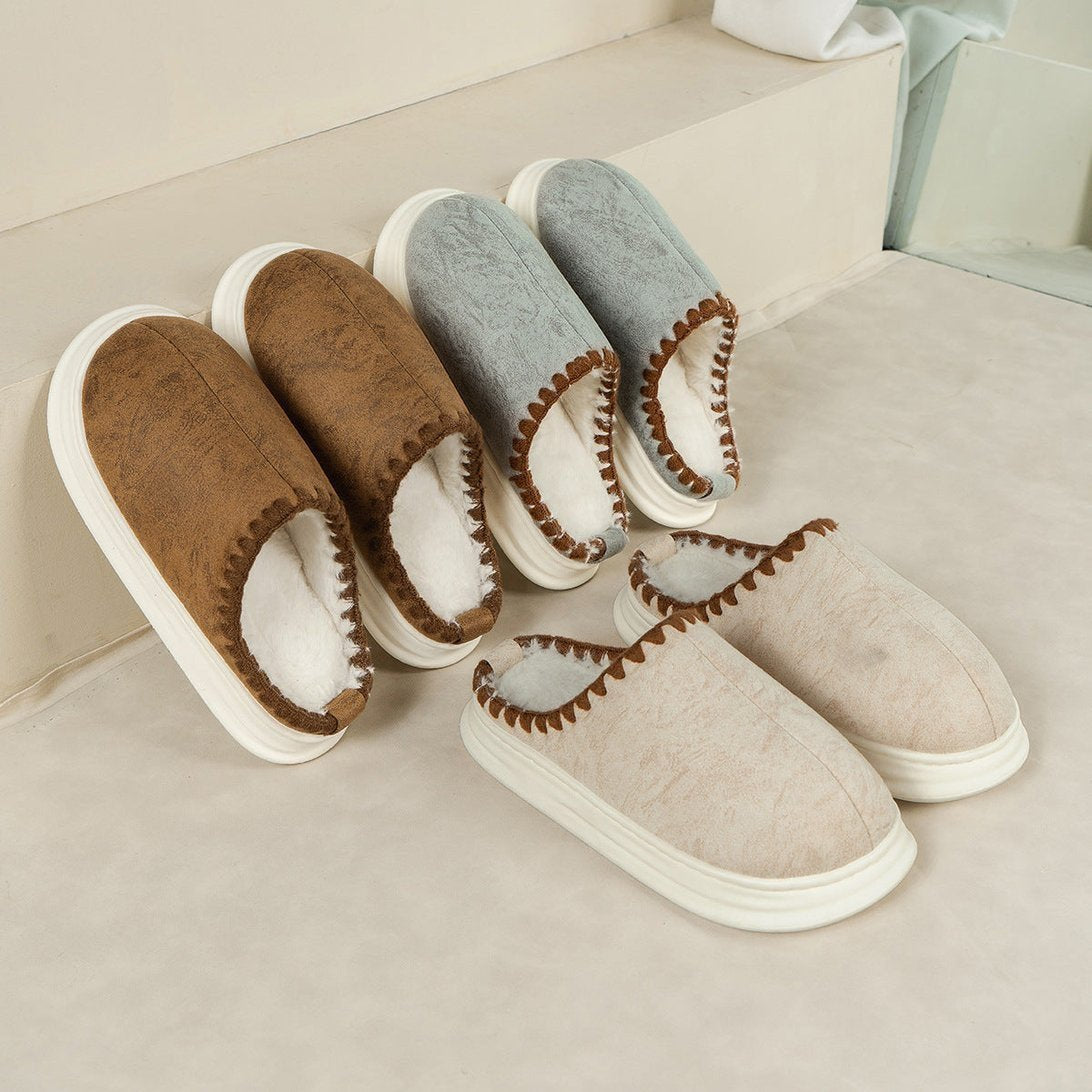 Chaussons mules fourrés Doudounea en trois couleurs avec bordure tressée et semelle blanche épaisse, parfaits pour un confort hivernal