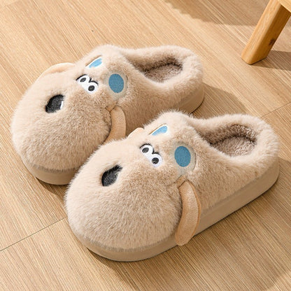 Chaussons d'intérieur Doudounea en peluche beige avec visage kawaii, doublure chaude et semelle antidérapante, parfaits pour le confort hivernal