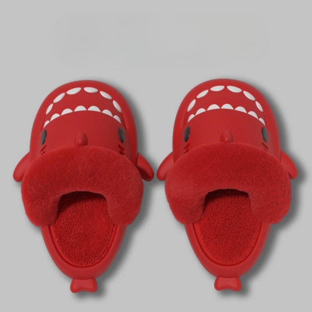 Chaussons d'intérieur Doudounea en forme de requin rouge avec doublure douce et confortable, design amusant pour toute la famille