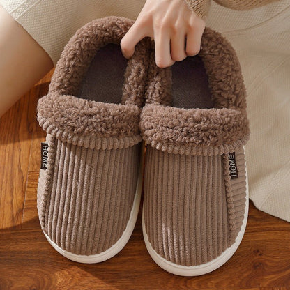 Chaussons d'intérieur Doudounea en velours côtelé marron avec doublure peluche moelleuse, semelle antidérapante blanche pour un confort optimal